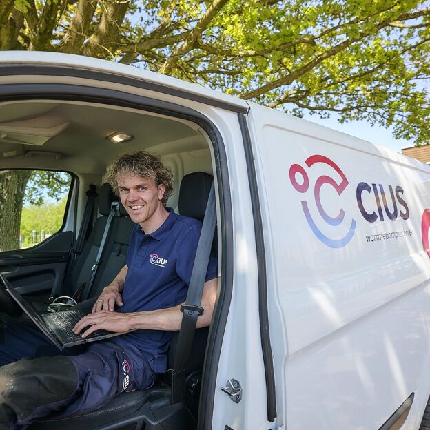 Arik-in-CIUS-bus@2x
